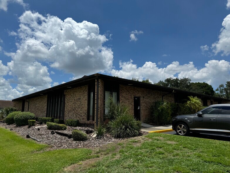 More Photos Of 2140 E Edgewood Dr, Lakeland Medical For Lease