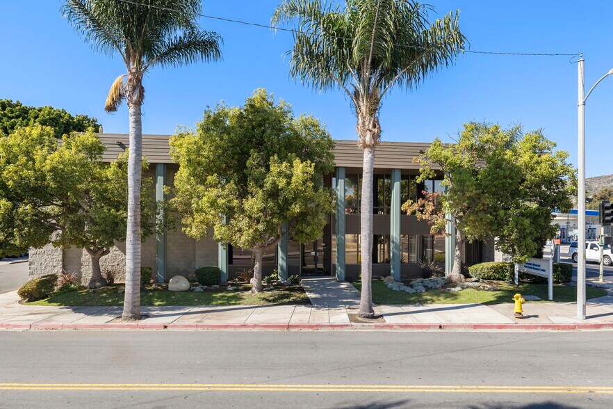 More Photos Of 2580-2590 E Main St, Ventura Loft Creative Space For Lease