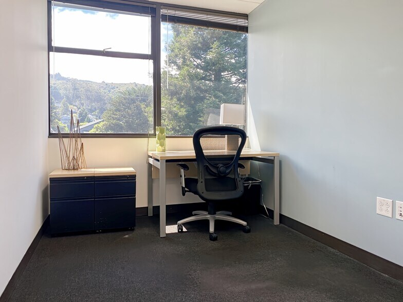 More Photos Of 1 Harbor Dr, Sausalito Coworking Space