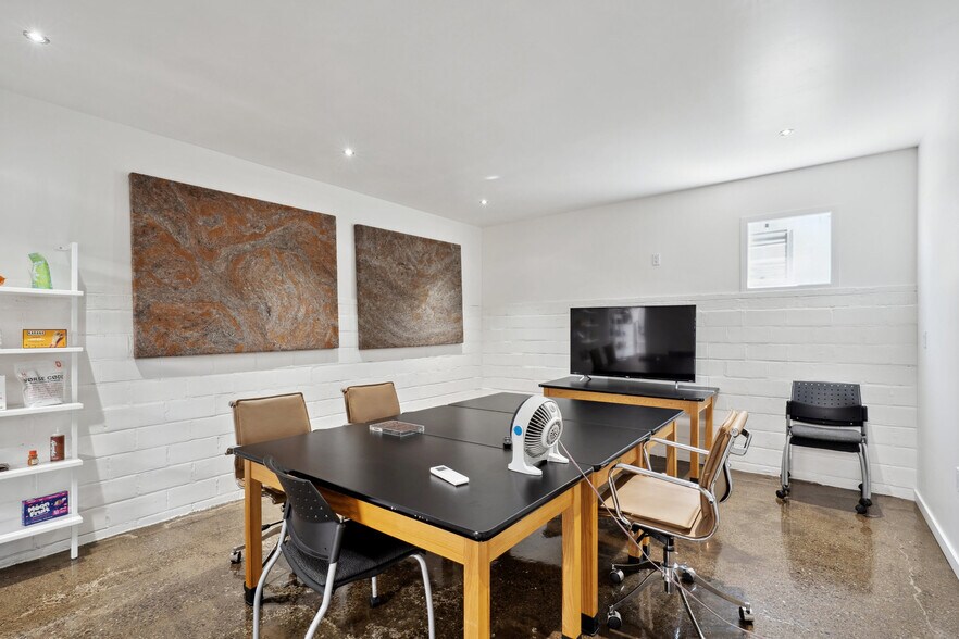 More Photos Of 1015 Howard Ave, San Mateo Service For Sale