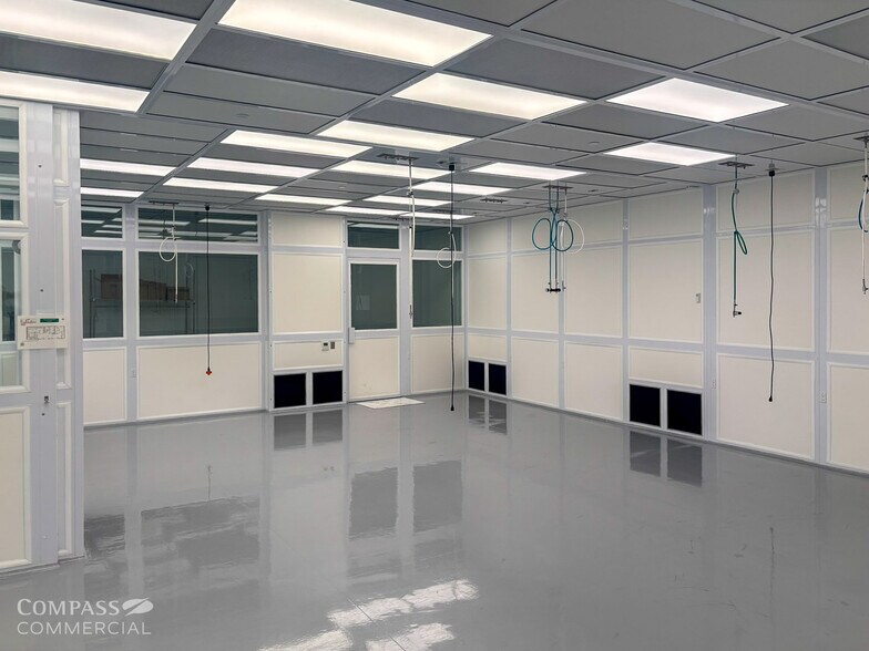 More Photos Of 20706 High Desert Ln, Bend Research And Development For Lease