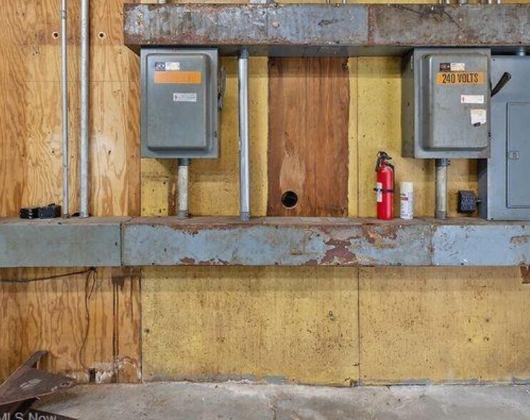 More Photos Of 201 Reed St, Spencer Light Manufacturing For Sale