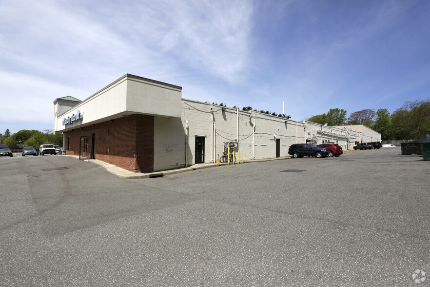 More Photos Of 349-411 Horseblock Rd, Farmingville Freestanding For Lease
