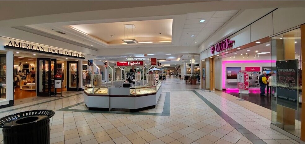 More Photos Of 123 Palmer Park Mall, Easton Unknown For Lease