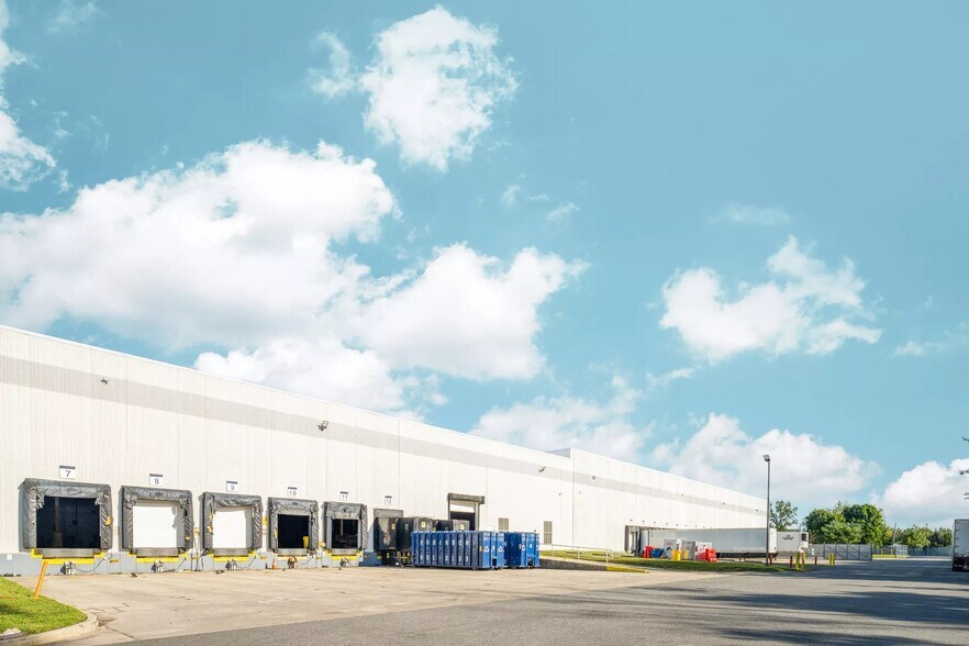 More Photos Of 2303 Center Square Rd, Swedesboro Warehouse For Lease