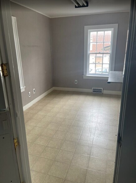 More Photos Of 673 S Main St, Plymouth Freestanding For Lease