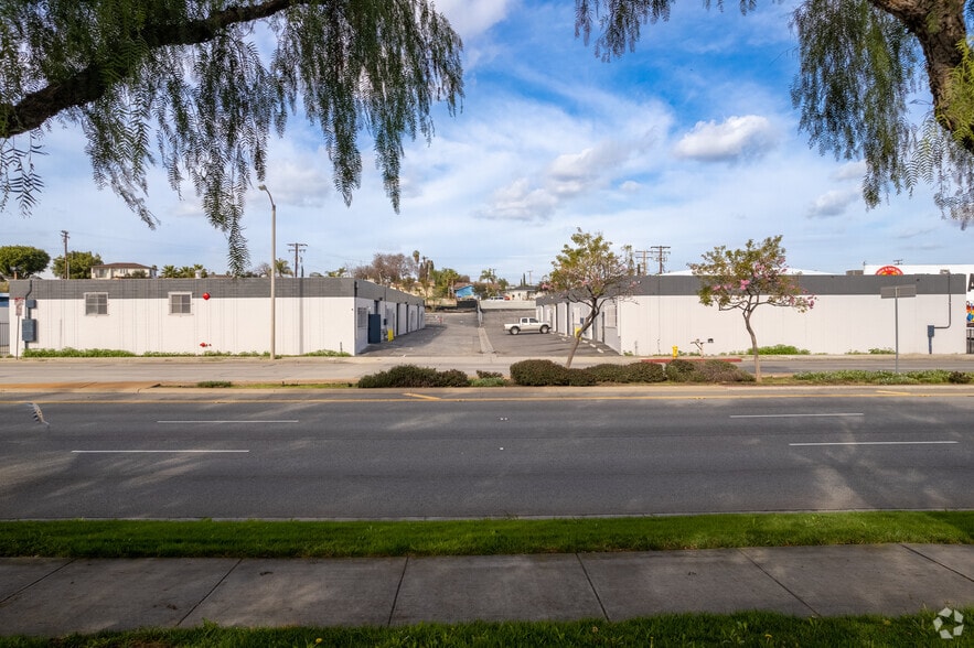 More Photos Of 13259-13265 Imperial Hwy, Whittier Warehouse For Lease