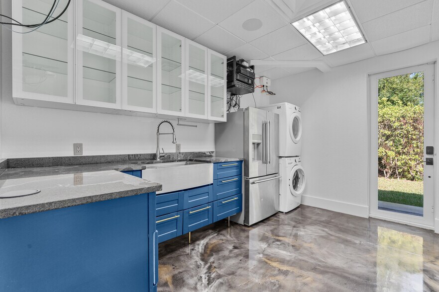 More Photos Of 13730 Cypress Terrace Cir, Fort Myers Medical For Sale