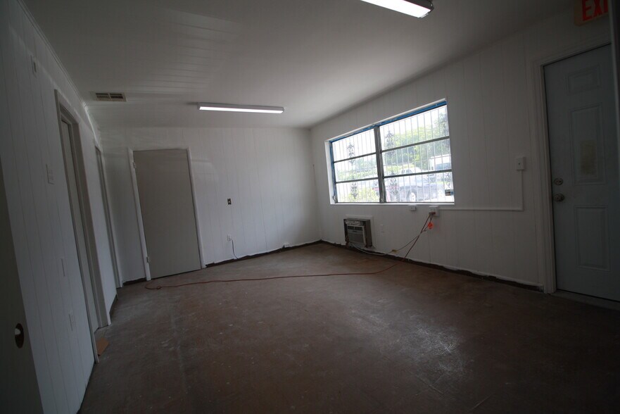 More Photos Of 2324 SW 56th Ter, Hollywood Light Manufacturing For Lease