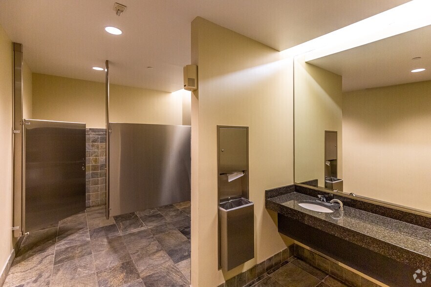 More Photos Of 550 Bailey Ave, Fort Worth Office For Lease