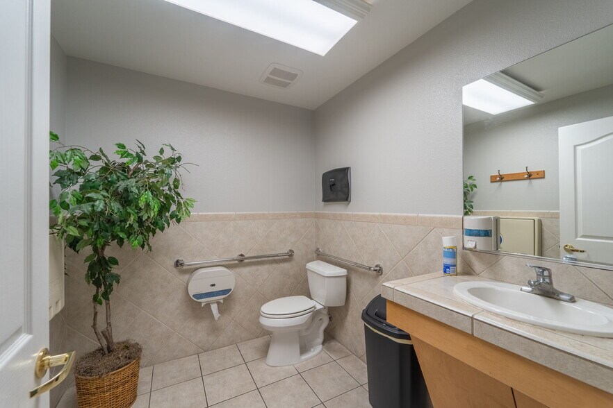 More Photos Of 1444 W Main St, Ripon Medical For Sale