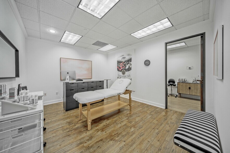 More Photos Of 19073 Interstate 45 S, Conroe General Retail For Lease