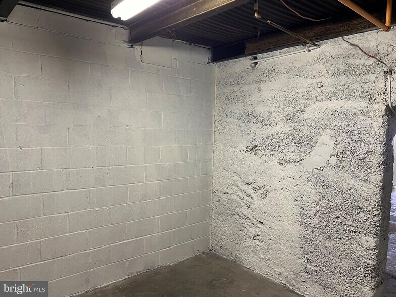 More Photos Of 1880 W Market St, York Storefront Retail Office For Sale