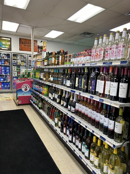 More Photos Of 817 N State St, Belvidere Convenience Store For Sale