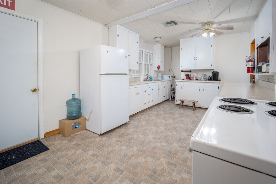 More Photos Of 605 Main st, Velma Religious Facility For Sale