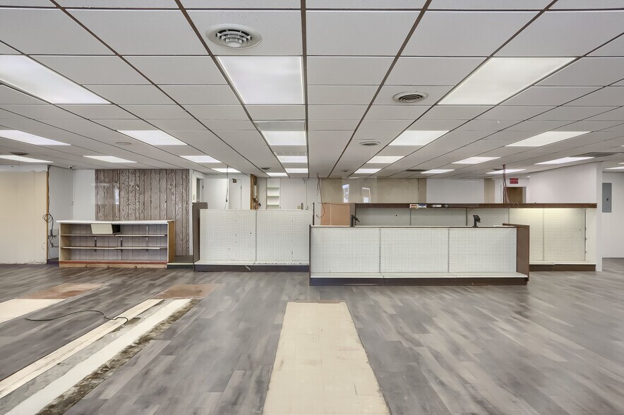More Photos Of 708 Ekastown Rd, Sarver General Retail For Sale