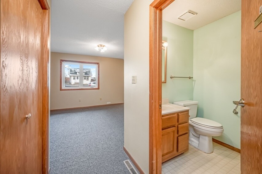 More Photos Of 311 S Nicollet St, Blue Earth Healthcare For Sale
