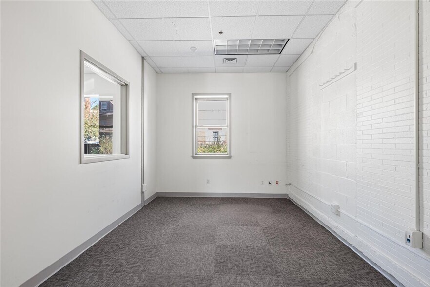 More Photos Of 10 Railroad Pl, Norwich Flex For Lease