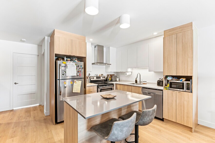 More Photos Of 365 Rue Adams E, Richmond Apartments For Sale