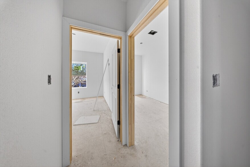 More Photos Of 525 Dakota St, San Antonio Multifamily For Sale