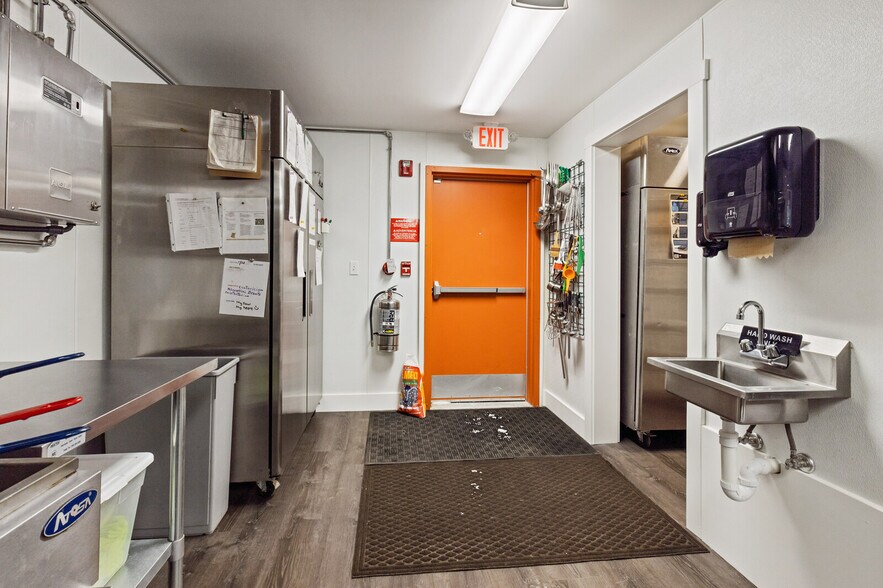 More Photos Of 205 W Main St, Liberty Restaurant For Sale