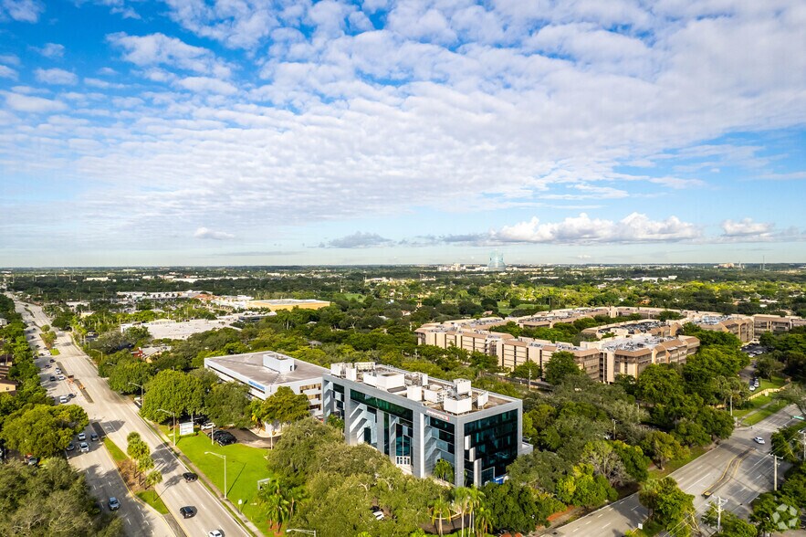 More Photos Of 4601 Sheridan St, Hollywood Office For Lease