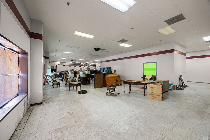 More Photos Of 2058 Hollywood Dr, Jackson Freestanding For Sale