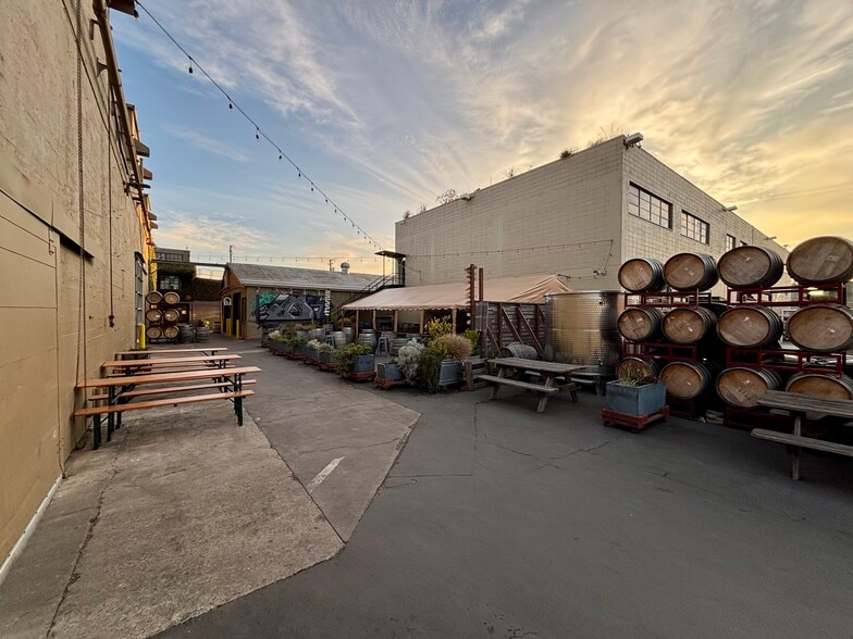 More Photos Of 1335-1375 4th St, Berkeley Showroom For Lease