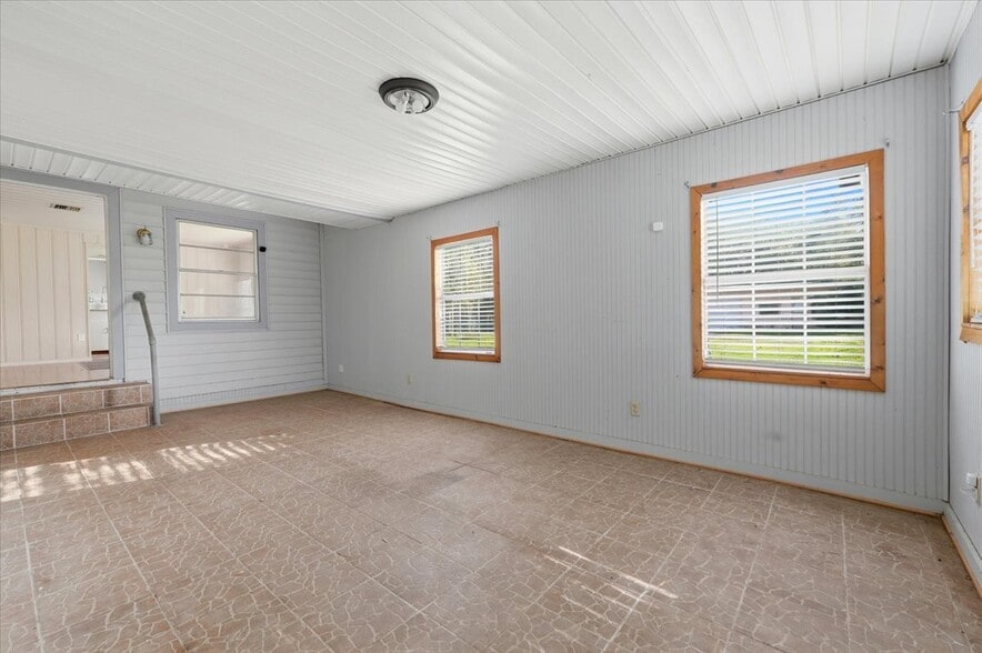More Photos Of 506 Commonwealth Ave SW, Polk City Office Residential For Sale