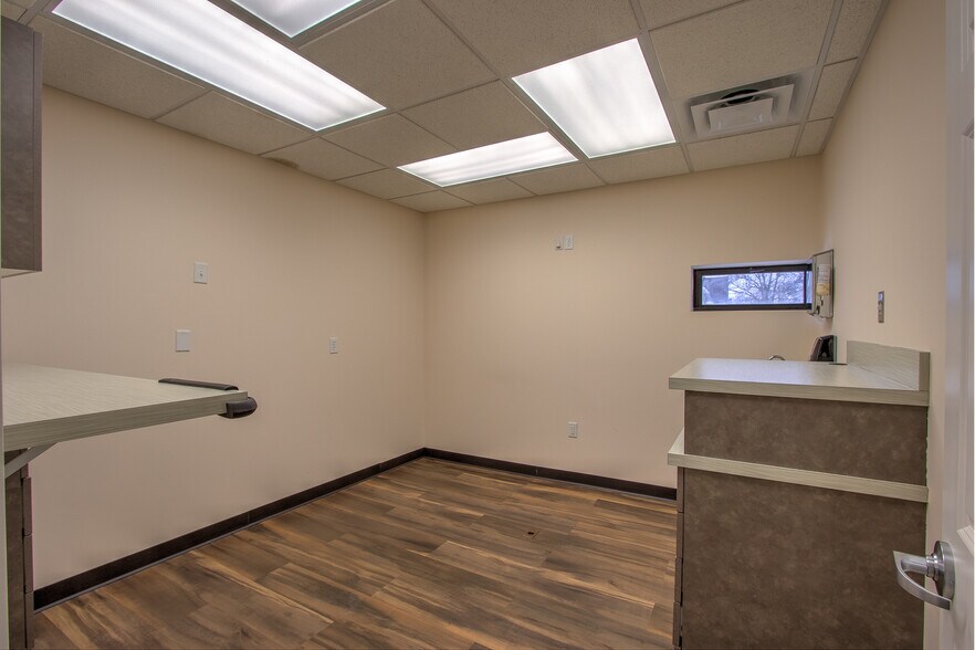 More Photos Of 244 Main St S, Cambridge Storefront Retail Office For Lease