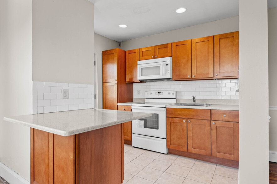 More Photos Of 8517 Lansdowne Ave, Upper Darby Township Storefront Retail Residential For Sale