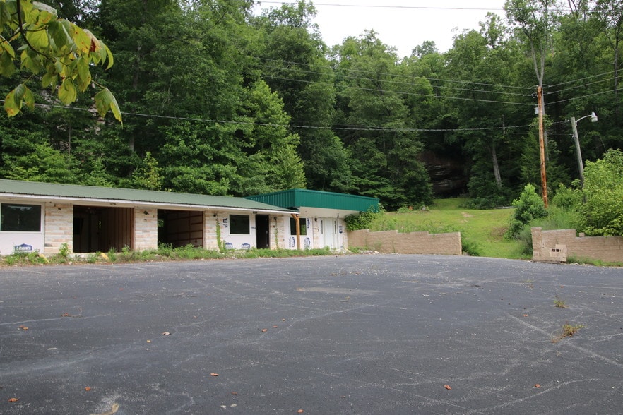 More Photos Of 11251 Highway 90, Parkers Lake Hotel For Sale