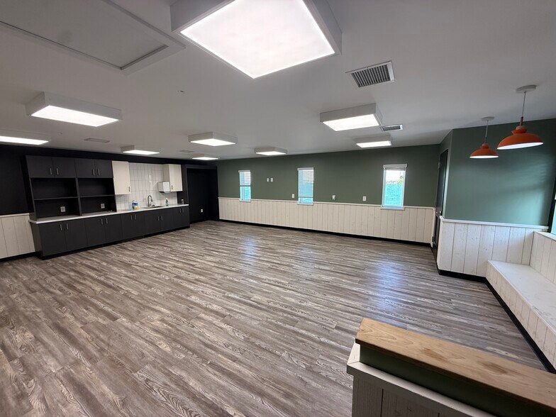 More Photos Of 3812 Cook Blvd, Chesapeake Manufacturing For Lease