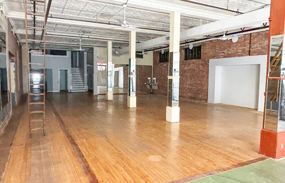 More Photos Of 14 James St, St Catharines Storefront Retail Office For Lease