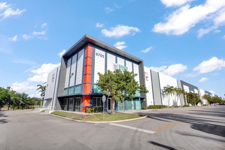 More Photos Of 6705 NW 36th St, Miami Warehouse For Lease