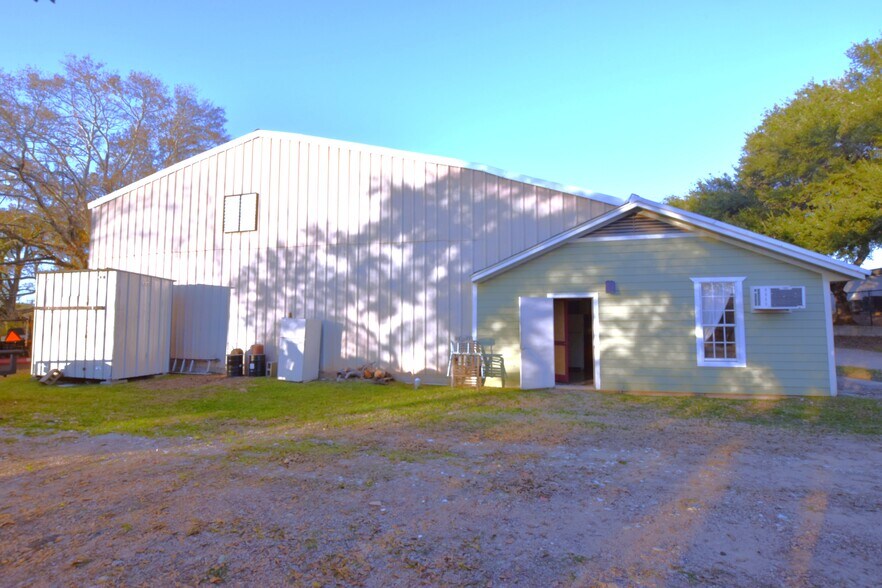 More Photos Of 767 W Main St, Bellville General Retail For Sale