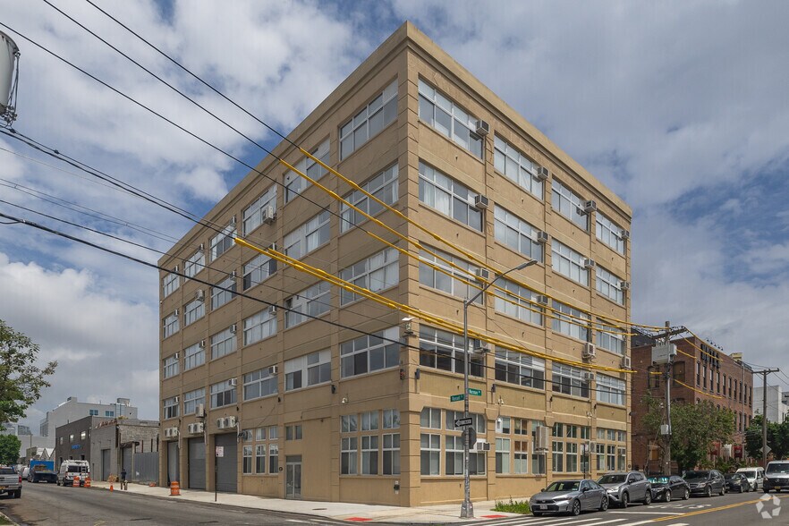 More Photos Of 231 Norman Ave, Brooklyn Apartments For Lease