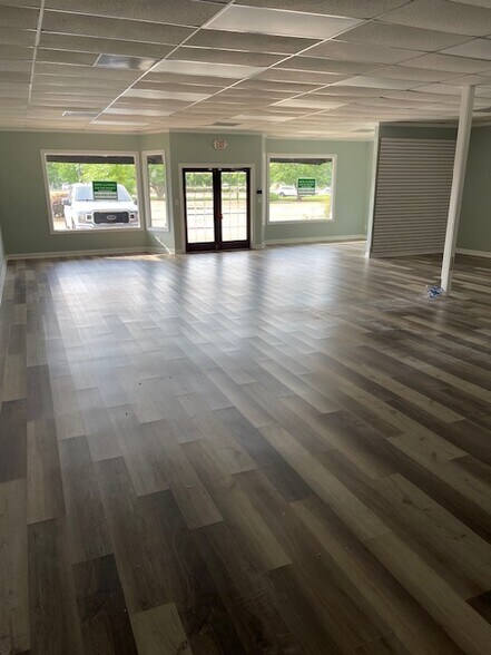 More Photos Of 144 S Industrial Rd, Tupelo Freestanding For Lease