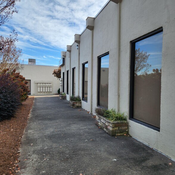More Photos Of 6000 Meadow Brook Mall Ct, Clemmons Storefront Retail Office For Lease