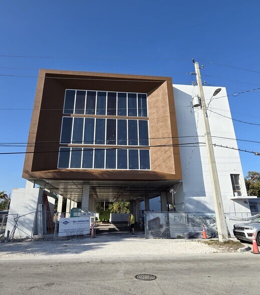 More Photos Of 11 NW 168th St, North Miami Beach Medical For Lease