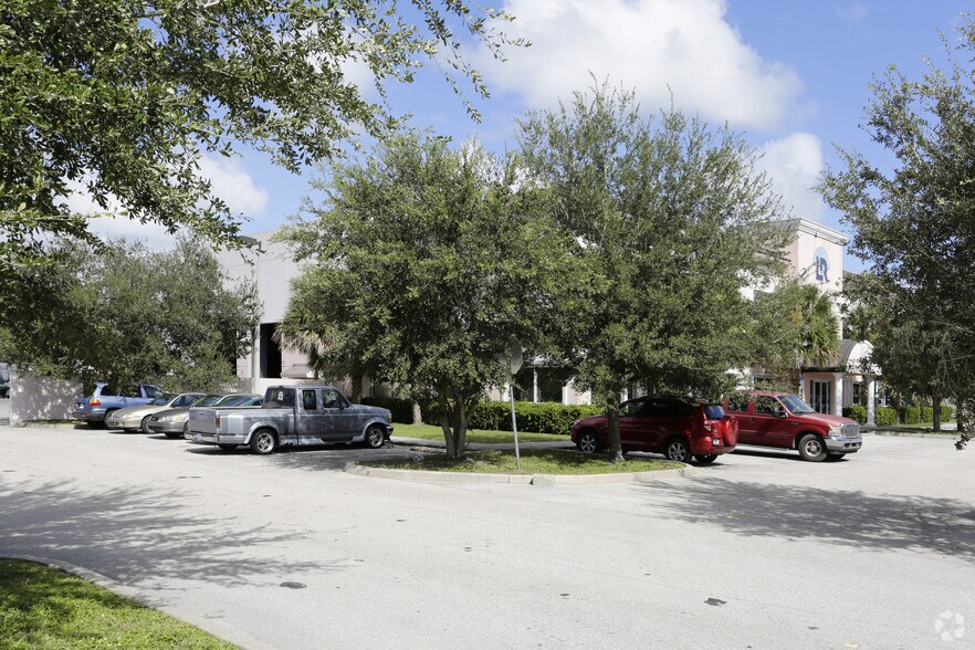 More Photos Of 7959 Drew Cir, Fort Myers Warehouse For Lease