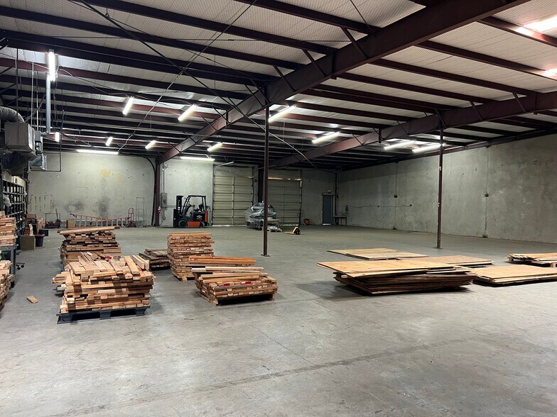 More Photos Of 501 Industrial Dr, Richardson Warehouse For Lease