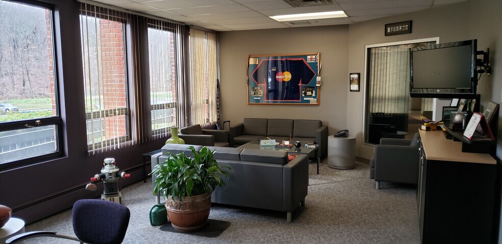 More Photos Of 6 Berkshire Blvd, Bethel Office For Sale