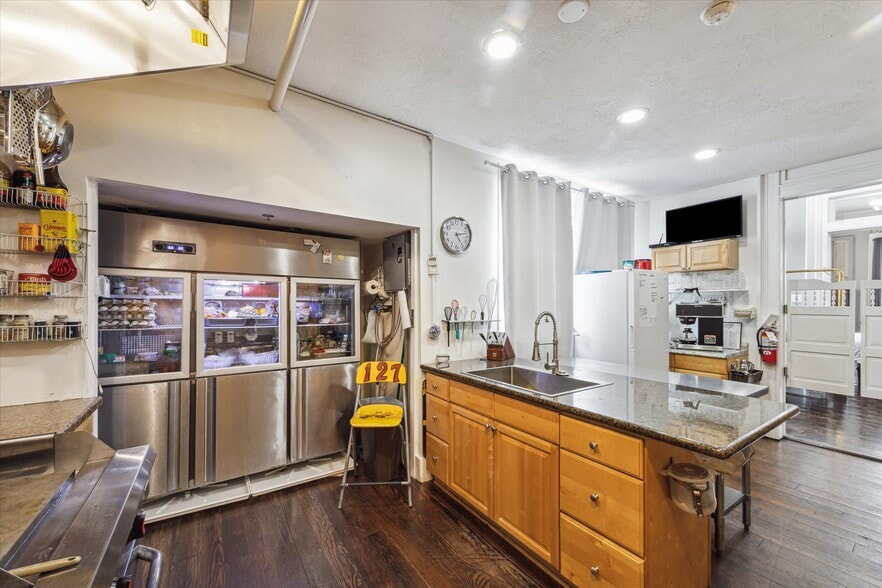 More Photos Of 1502 Market St, Galveston Hospitality For Sale