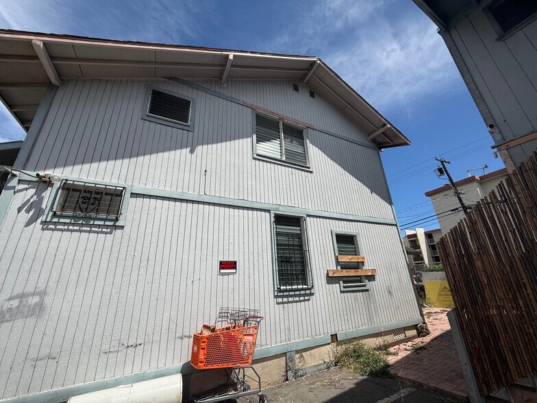 More Photos Of 1104 Palama St, Honolulu Convenience Store For Sale