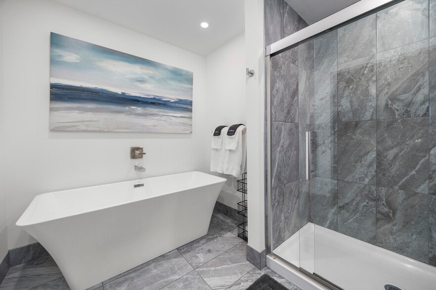 More Photos Of 419 E Market St, Sandusky Hotel For Sale