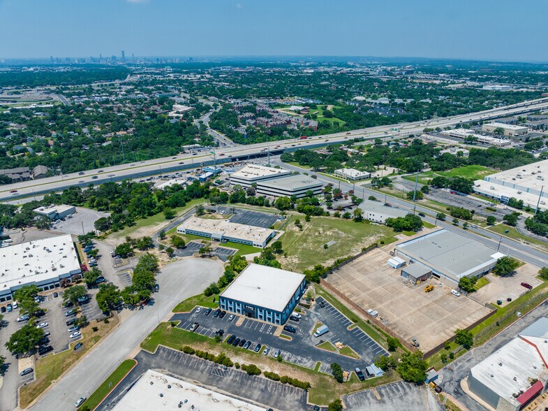 More Photos Of 1606 Headway Cir, Austin Light Manufacturing For Lease