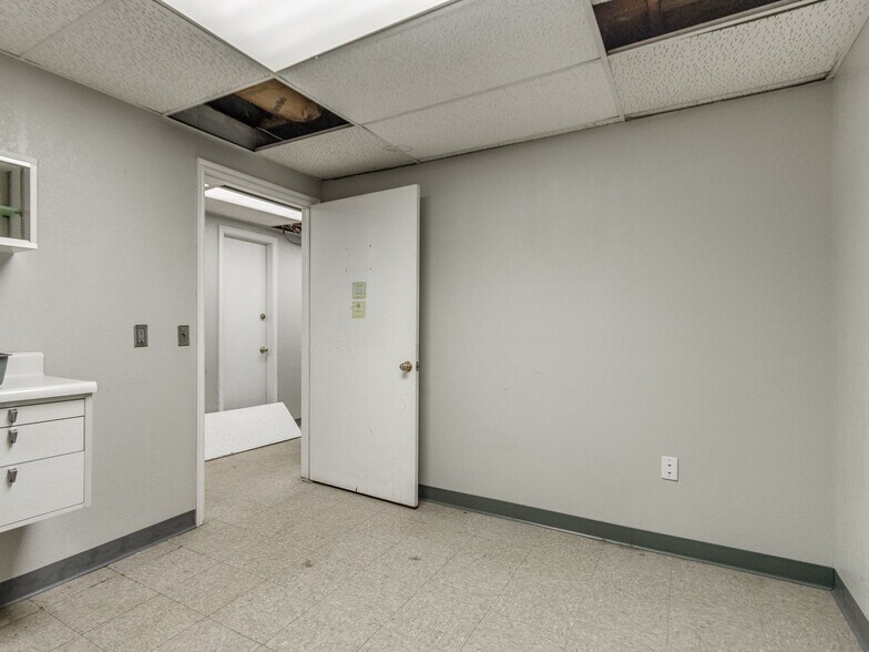 More Photos Of 5835 S Pennsylvania Ave, Oklahoma City Medical For Sale