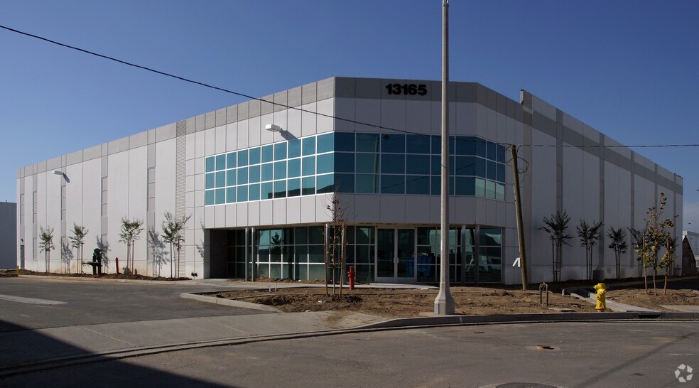 More Photos Of 13165 Sandoval, Santa Fe Springs Warehouse For Lease