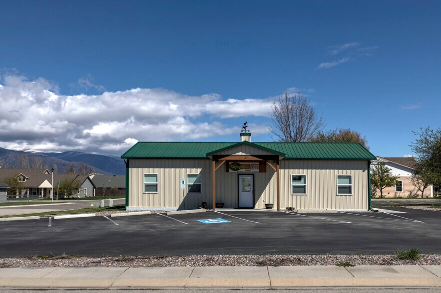 More Photos Of 115 Valley View St, Stevensville Restaurant For Sale